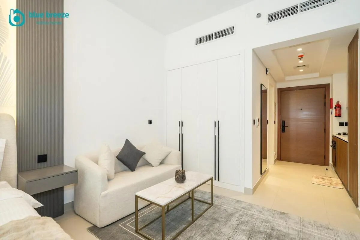 Blue Breeze - Trendy Studio With Balcony & Stylish Interiors Dubai Apartamento