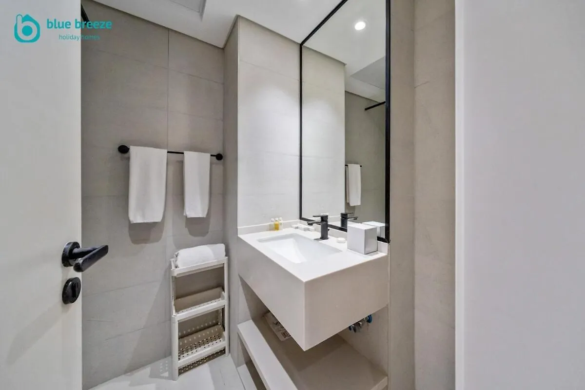 Lejlighed Blue Breeze - Trendy Studio With Balcony & Stylish Interiors Dubai