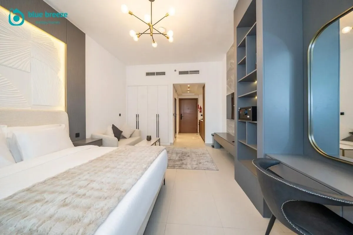 Blue Breeze - Trendy Studio With Balcony & Stylish Interiors Dubai