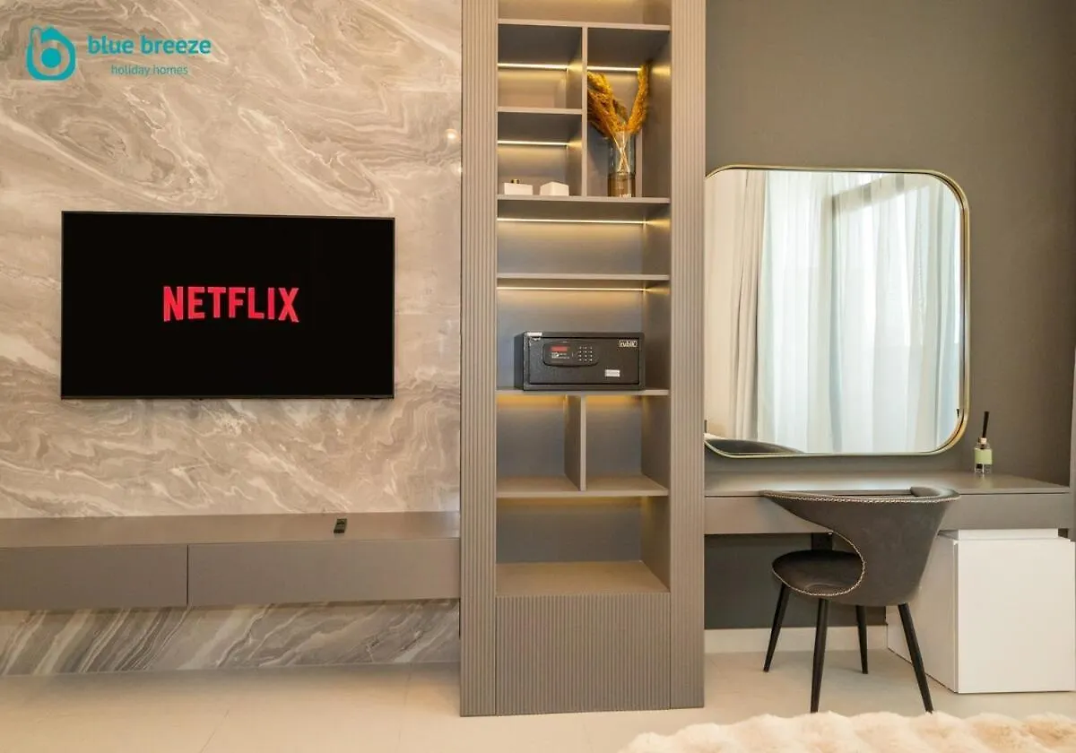 Lejlighed Blue Breeze - Trendy Studio With Balcony & Stylish Interiors Dubai