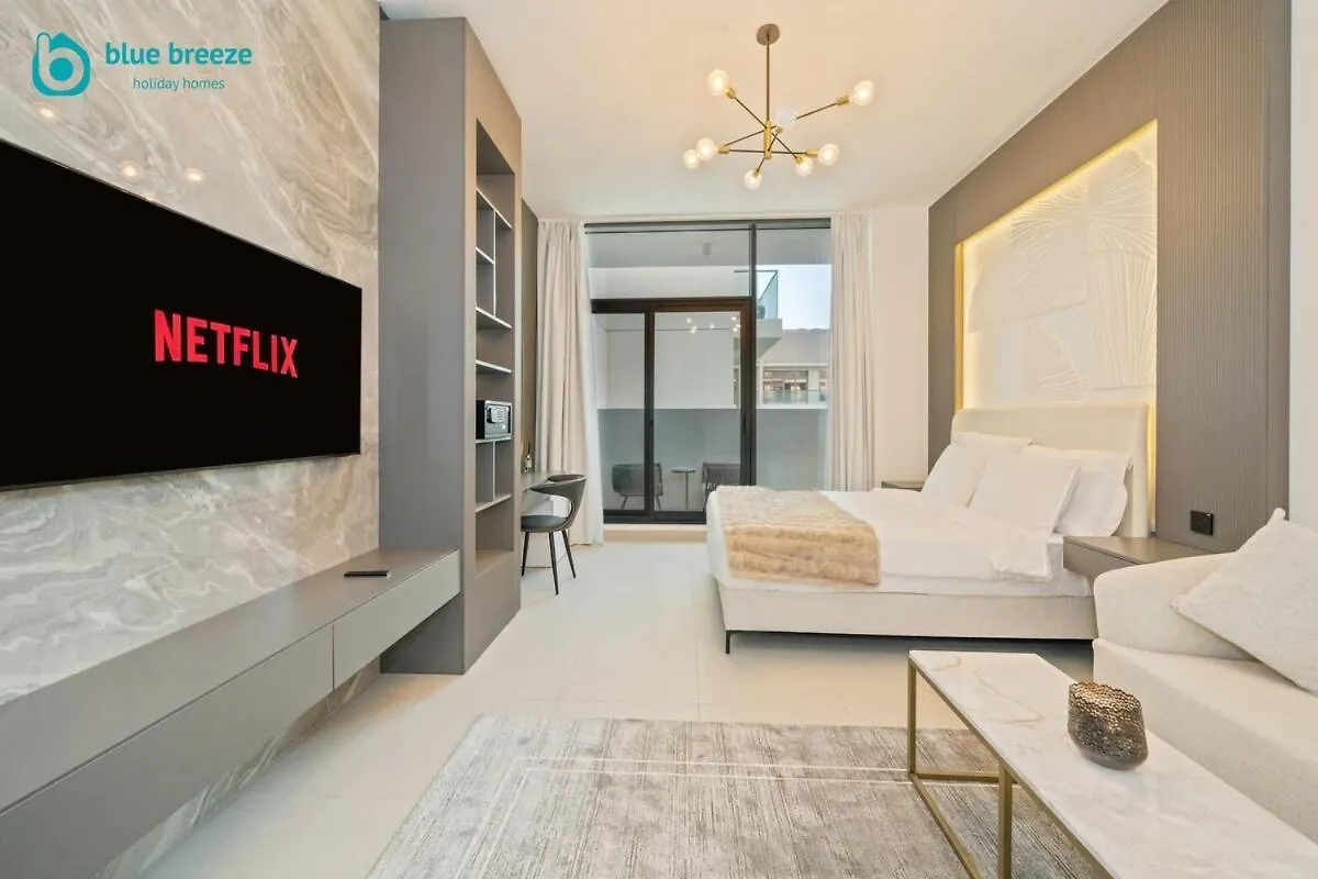 Blue Breeze - Trendy Studio With Balcony & Stylish Interiors Dubai